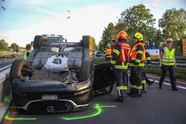 Acht Kilometer Stau auf der Welser Autobahn nach Autoüberschlag im Baustellenbereich bei Marchtrenk. | Foto: laumat.at