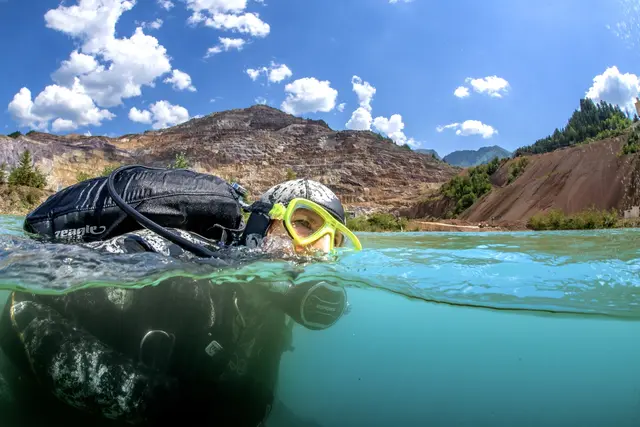 Da im Grüblsee Tauchen diesen Sommer unmöglich ist, bietet das "Alpenaquarium" ein ganz besonderes Highlight an: In der Lagune am Erzberg können 150 erfahrene Taucher unvergessliche Momente erleben und auch fotografisch festhalten.  | Foto: Alpenaquarium Grüblsee