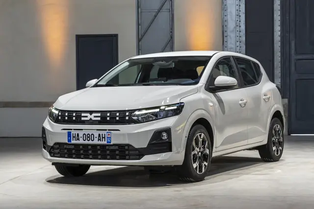 Ein gut ausgestatterer Neuwagen ab 12.690 Euro? Das kann nur Dacia. Der Sandero, bei uns in der Topversion, ist sehr gefällig geworden. | Foto: Dacia