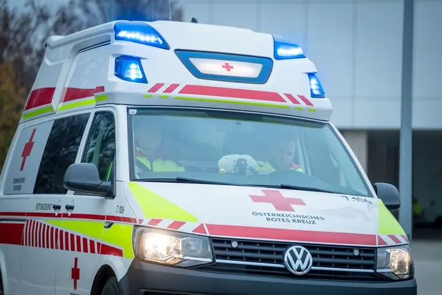 Die Verletzten wurden von der Rettung ins Krankenhaus gebracht. (Symbolfoto) | Foto: Bernhard Knaus