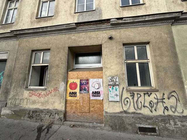 Die Baupolizei hat ein Apartmenthaus mit 28 Zimmereinheiten genehmigt. Noch unklar ist, ob das Haus abgerissen werden darf. | Foto: Nathanael Peterlini/MeinBezirk
