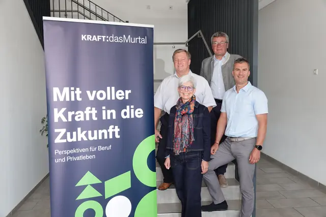 Monika Seidl-Neissl führt gemeinsam mit Sprecher Florian Hampel (r.), Josef Rieberer, Vorsitzender Vorstand Aufsichtsrat (hinten r.) und Manfred Wehr, stellvertrender Sprecher Kraft:dasMurtal an.