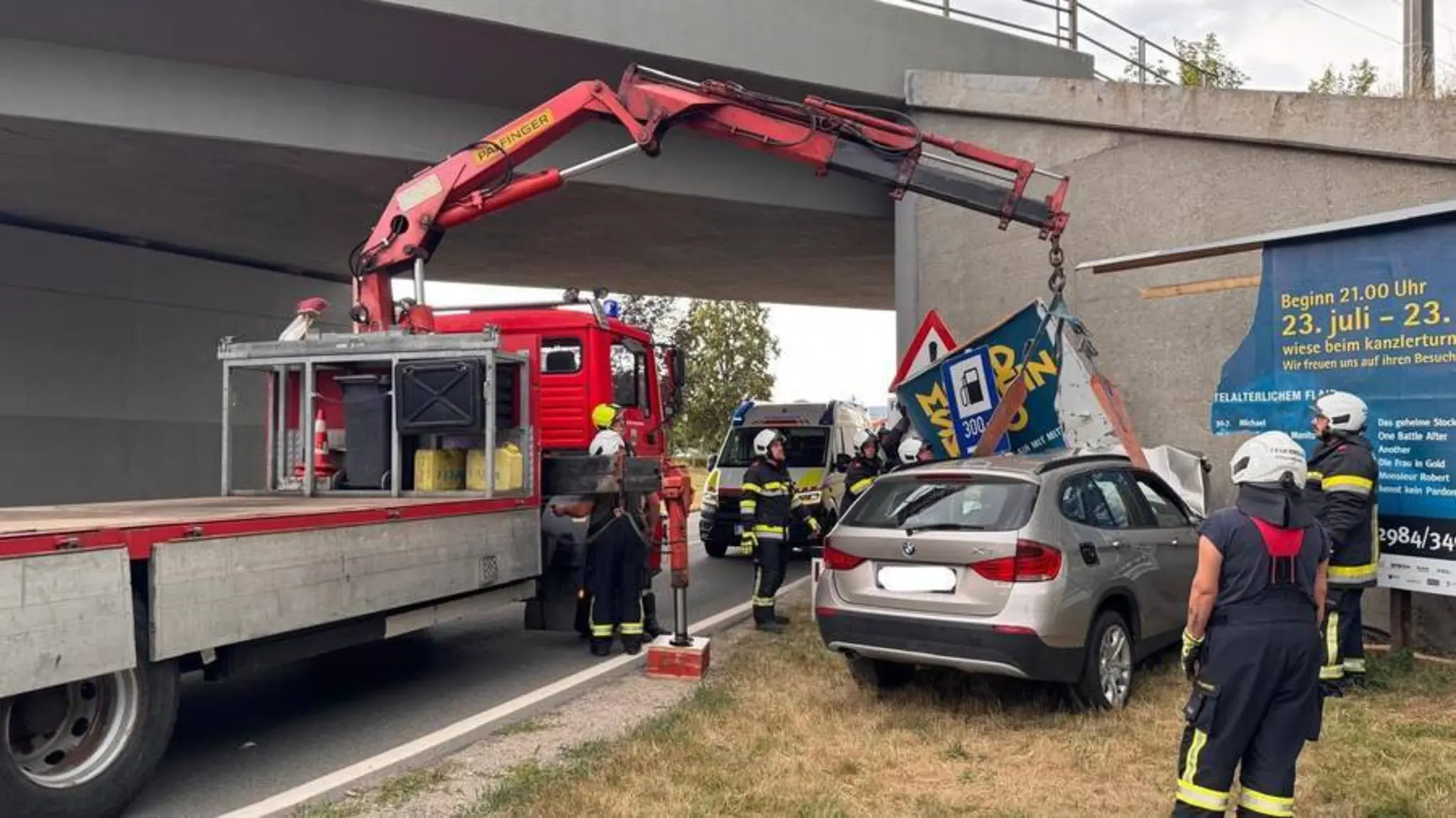 Schreckmoment in Eggenburg: Auto kracht gegen Brücke – Lenkerin unverletzt ...