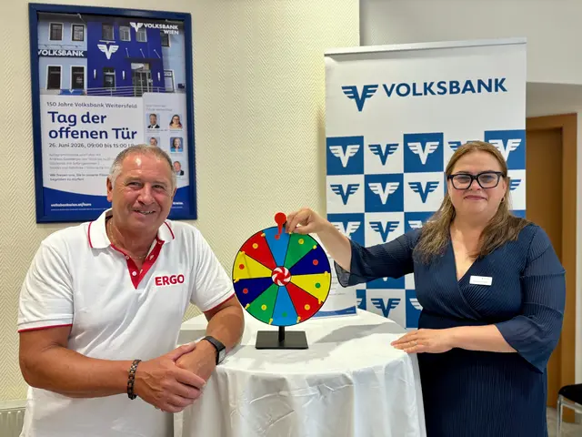 Leiterin Veronika Dietrich versuchte beim Glücksrad der "Ergo" ihr Glück. | Foto: Markus Kahrer