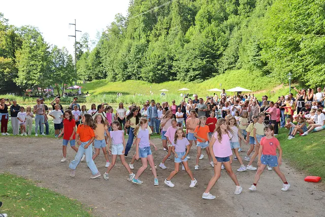 Etwa 430 Besucherinnen und Besucher fanden sich zuletzt in Golling zum "See Beats" ein. | Foto: Uwe Brandl