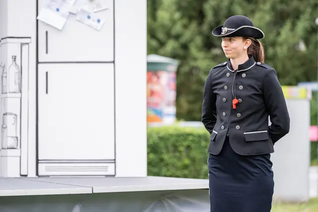 Mit der neuen Produktion „Nein zum Geld!“ tourt das Salzburger Straßentheater ab 9. Juli 2026 wieder durch Stadt und Land Salzburg und bietet Theatergenuss unter freiem Himmel.  | Foto: SKV / ebihara photography