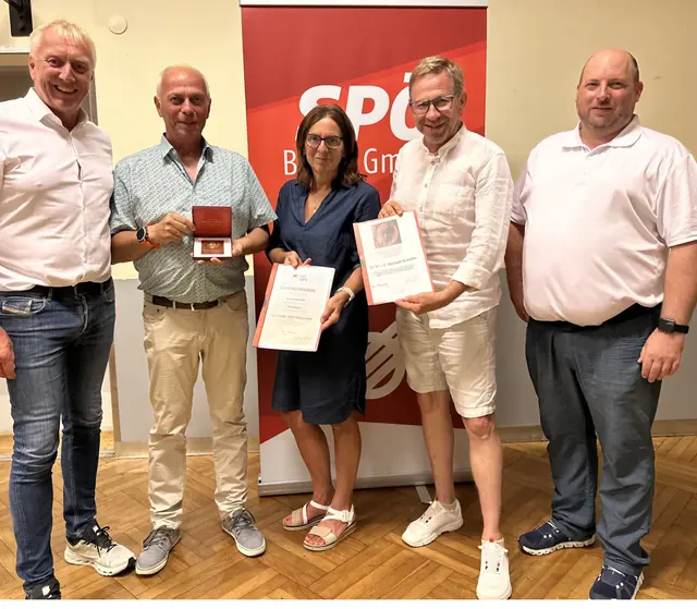 Landtagsabgeordneter Michael Bierbach, Altbürgermeister Rainald Schäfer, Fraktionsvorsitzende Roswitha Berger, Bürgermeister Guntmar Müller sowie Bürgermeister Georg Einzinger. | Foto: SPÖ Gmünd