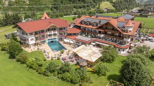 Das Hotel &amp; Apartments Edenlehen, in Mayrhofen ist „Bewusst Tirol“ Bezirkssieger 2025. | Foto: Edenlehen