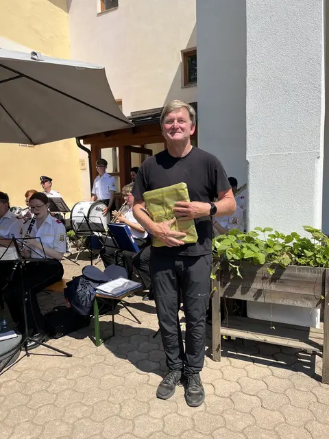 Der Pfarrer geht gerne philosophischen Fragen nach und ist ein sehr geselliger Mensch. | Foto: Privat