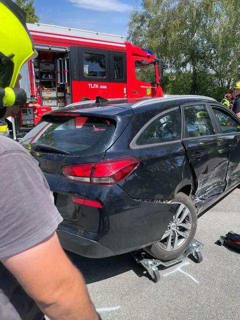 Die Lenkerin des anderen Wagens wurde leicht verletzt. | Foto: Bezirksfeuerwehrkommando Güssing