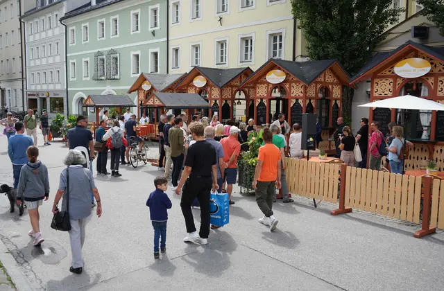 Ab Donnerstag, 16. Juli, kann man den Bezirk Lienz am Lienzer Hauptplatz wieder ganz besonders delikat erleben. | Foto: Stadt Lienz/Bernd Lenzer