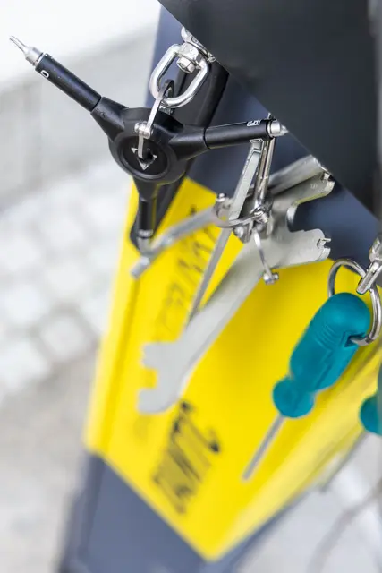Fahrradhalterung, leistungsfähige Luftpumpe und Werkzeug für die häufigsten kleineren Reparaturen ab jetzt am Rathausplatz. | Foto: Christian Husar / Leobersdorf JETZT