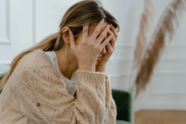 Psychische Gesundheit braucht Aufmerksamkeit: Wer Belastungen früh erkennt, kann rechtzeitig gegensteuern. (Symbolfoto) | Foto: pexels / MART PRODUCTION