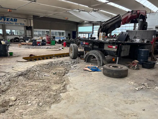 In Floridsdorf wurde eine Werkstatt entdeckt, in der Löcher im Boden zu gefährlichen Umweltschäden führen hätten können. | Foto: Gruppe Sofortmaßnahmen