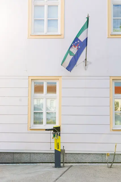 Die Rad-Service-Station befindet sich direkt vor dem Rathaus Leobersdorf. | Foto: Christian Husar / Leobersdorf JETZT