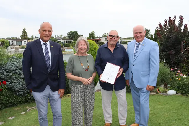 GR Walter Jakob, Eveline Sänger, Edmund Sänger und Bürgermeister Ernst Wendl. | Foto: Marktgemeinde Himberg