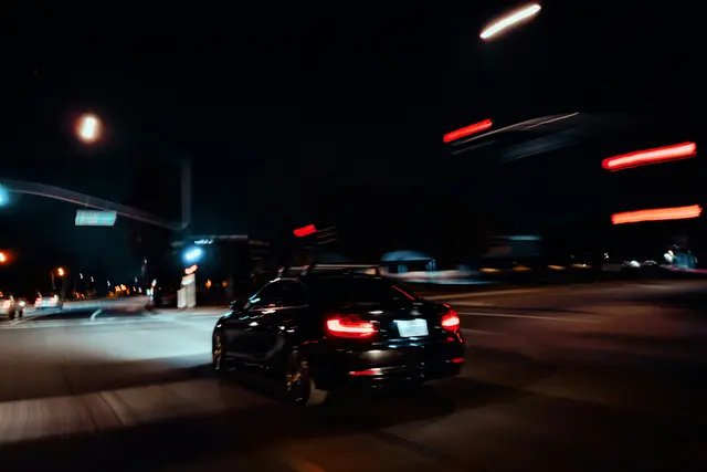Ein junger Mann eine 16-Jährige unter falschem Vorwand zu einer Autofahrt überredet und sie dann im Anschluss vergewaltigt haben. (Symbolbild) | Foto: Francisco Gonzalez/Unsplash