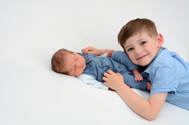 Name: Simon mit seinem großen Bruder Jakob
Geburtsdatum: 20.05.2026
Gewicht: 3.575 g
Größe: 54 cm
Eltern: Carina und Achim Hausberger aus Tragöß | Foto: Babysmile