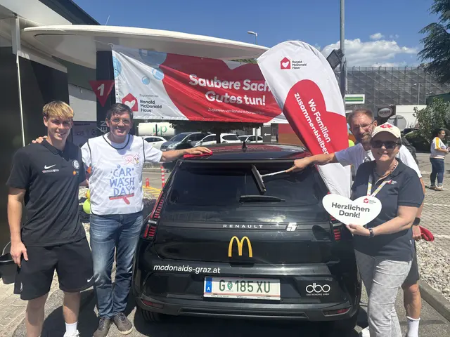Im Drive-In wurden Autos gewaschen und dabei Geld für den guten Zweck gesammelt.  | Foto: McDonald's Graz