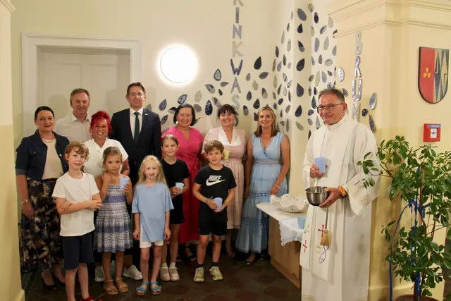 Gemeinsam mit zahlreichen Ehrengästen, den Schülerinnen und Schülern sowie der Bevölkerung wurde in St. Nikolai im Sausal der Um- und Zubau der VS St. Nikolai im Sausal gefeiert. | Foto: Benjamin Zöhrer