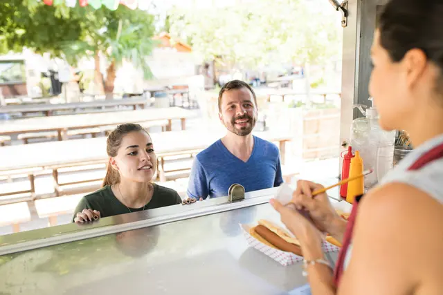 Gut informiert in den Sommerjob - 
Wissenswertes zu Ferialjob, Praktikum und Volontariat | Foto: getty images