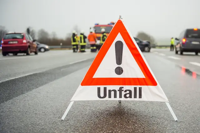 Gleich mehrere Verkehrsunfälle forderten am Dienstagnachmittag Polizei und Einsatzkräfte in Kärnten. (Symbolfoto) | Foto: stock.adobe.com/at/ benjaminnolte 