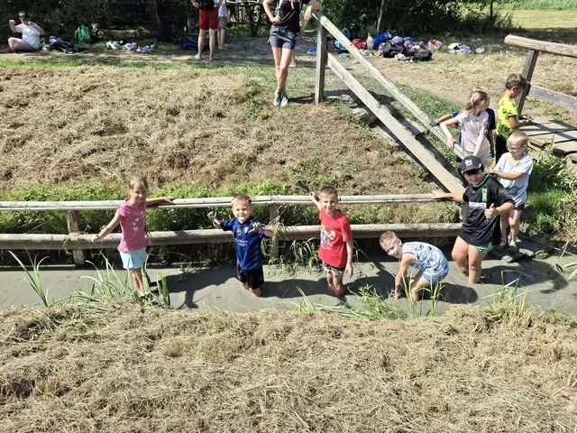 Die Schüler der Volksschule Mogersdorf nutzten die letzten Schultage, um das Rohrer Moor zu erkunden.  | Foto: Volksschule Mogersdorf