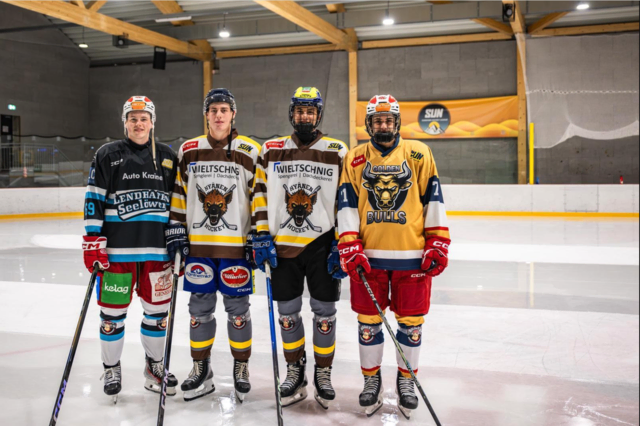 V.l.: Waschnig, Uschan, Sintschnig und Dobrovolny am vergangenen Freitag im Zuge der Spiele der Sunshine Hockey League in Ferlach | Foto: Julian Lajtai