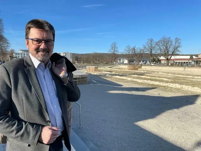 „Auch wenn wir ausgebildete Installateure haben – es fallen auch andere Arbeiten an“, erklärt der Bürgermeister. | Foto: Schwameis