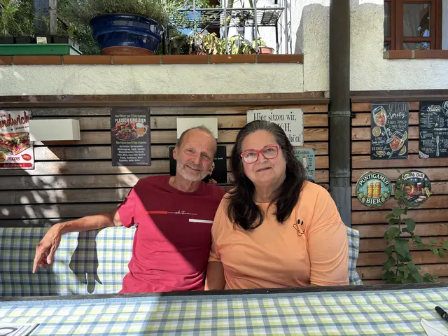 Josef und Silvia Ljubic leben seit Jahrzehnten in der Heimkehrersiedlung. Spekulanten sind sie nicht, dennoch haben sie die Petition gegen den anstehenden Flächenwidmungsplan unterschrieben. | Foto: Nathanael Peterlini/MeinBezirk