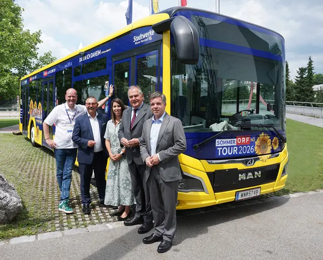 Michael Battisti (Leiter Marketing &amp; Kooperationen ORF NÖ), Karl Trahbüchler (Programmchef Radio NÖ), Verkehrsbetrieb-Leiterin Lisa Landzettel, Stadtrat LAbg. Franz Dinhobl und wnsks-Geschäftsführer Peter Eckhart. | Foto: zVg