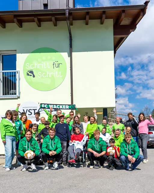 Spieler des FC Wacker Innsbruck verbrachten einen unvergesslichen Nachmittag mit den Kindern im Therapiezentrum in Schwoich. | Foto: Stihl Tirol