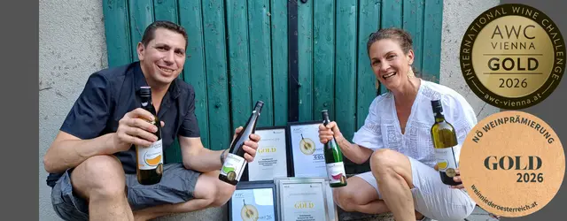 Die Geschwister Christoph und Birgit Grill freuen sich über 9x Gold bei den Weinprämnierungen 2026 für die Weine des Fassbinderhos Gumpoldskichen | Foto: (c) fassbinderhof