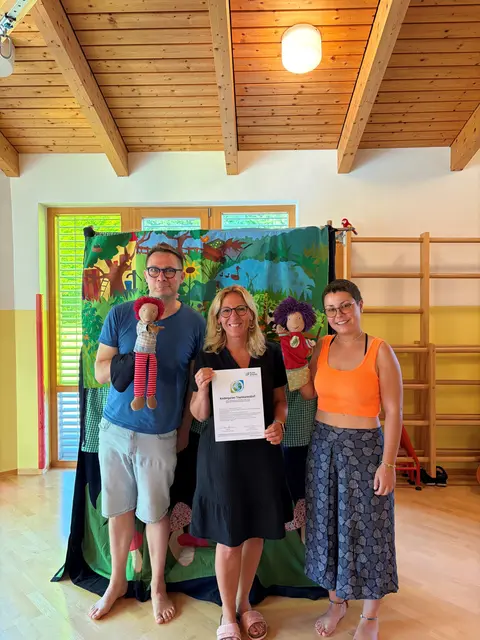 Gruppenfoto mit Puppen