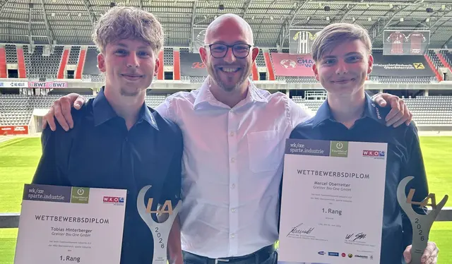 Tobias Hinterberger, Lehrlingsausbildner Stefan Strassmeir und Marcel Oberreiter (v.l.). | Foto: Greiner