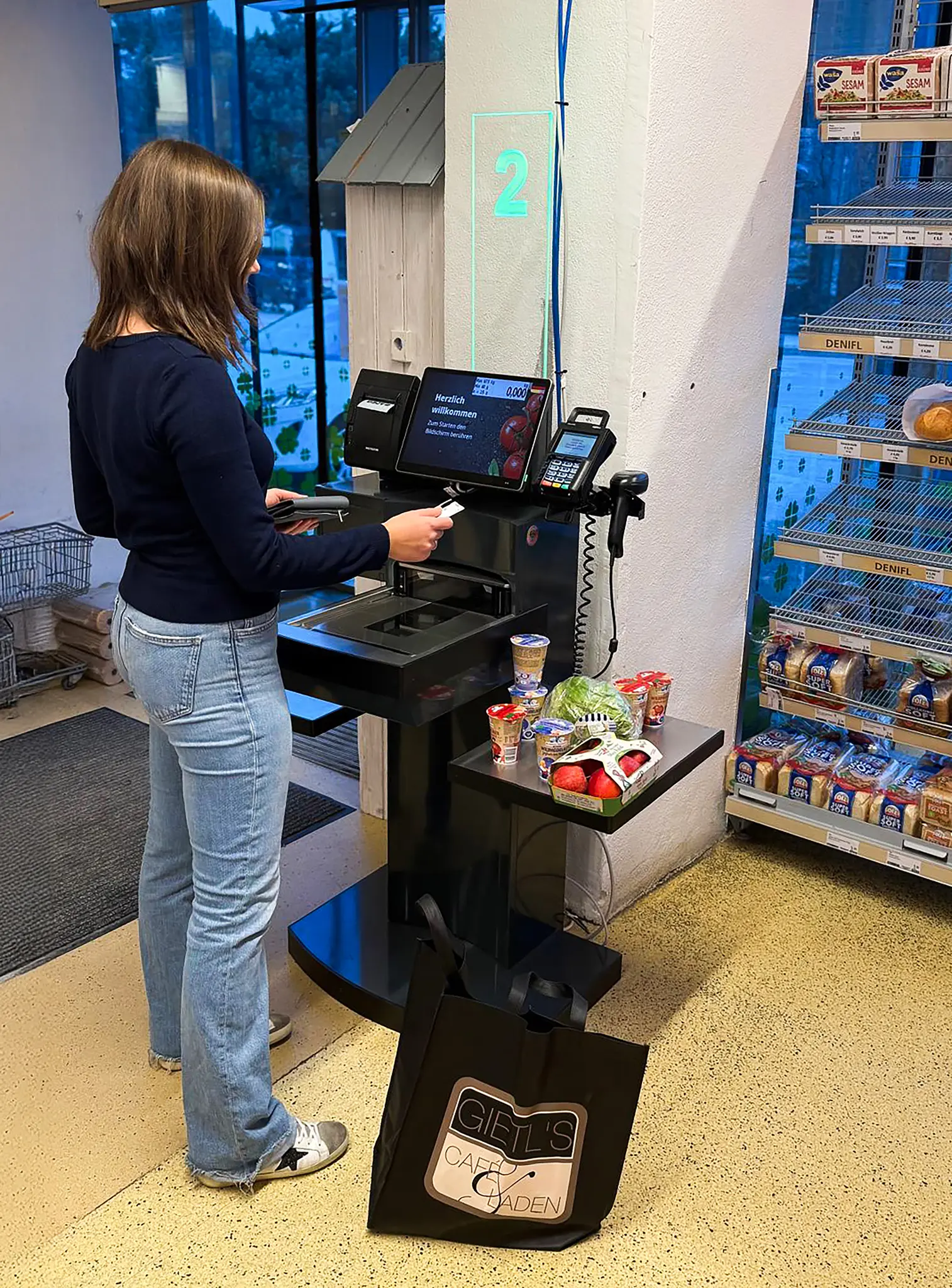 Schönberger in a pioneering role: Self-checkout at ADEG Gietl brings more ...