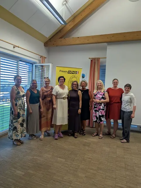 Der Bezirksvorstand der Frauen in der OÖVP Rohrbach bedankt sich bei Melanie Baumgartner (4. v. l.) für den Input. | Foto: Frauen in der OÖVP Bezirk Rohrbach