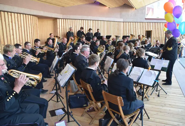 Beim Sommernachtsfest in Fieberbrunn konzertierte erstmals die Knappenmusikkapelle auf der neuen Bühne. | Foto: Roswitha Wörgötter