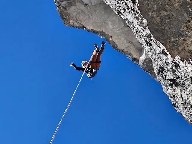 Schwieriger Kletterakt im Steinberg. | Foto: Stocker