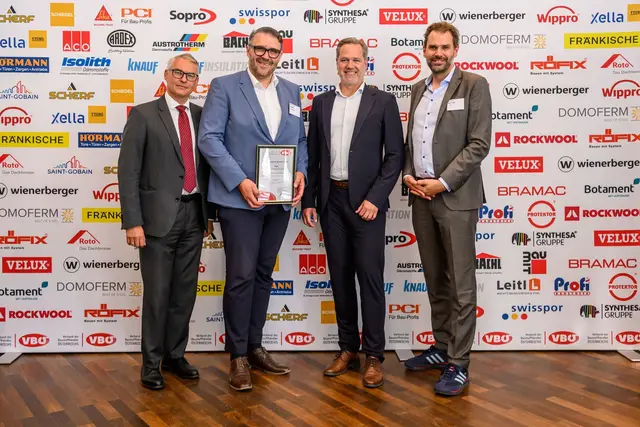 Gold von den Kunden – Die Leistung stimmt im Kirchdorfer Zementwerk. 2.v.l.: Alexander Bauer, Marketing- &amp; Vertriebsleiter Kirchdorfer Zementwerk, | Foto: Wolfgang Stecher