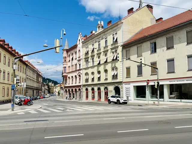 Stadteinwärts wird es bald eng. Sowohl auf der Grabenstraße als auch der Glacisstraße kommt es während der Sommerferien zu Sanierungs- und Grabungsarbeiten. | Foto: MeinBezirk/Andreas Strick