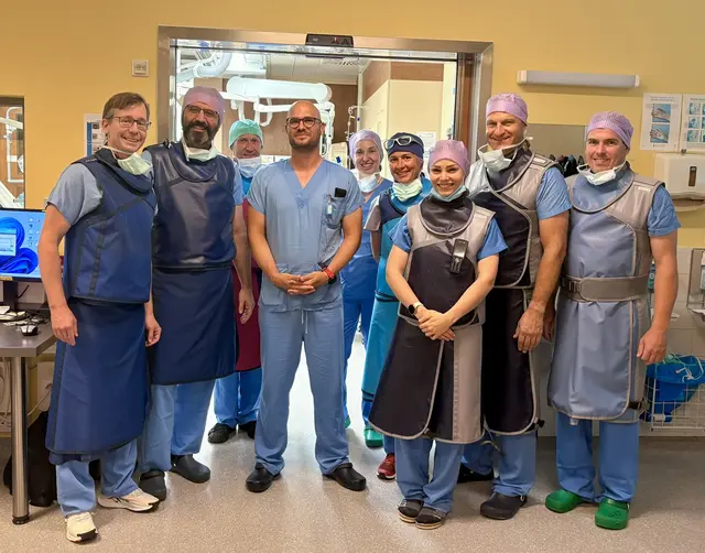 Prim. Dr. Simon Papai, OA Dr. Georgios Kollias vom Ordensklinikum Linz 
Elisabethinen, DGKP Franz Aigner, OA Dr. Lukas Fehringer, Ass.in Dr.in Katharina Schallauer, 
DGKP Andrea Scheiblauer, DGKP Verena Schachinger, DGKP Christoph Sengseis, 
Christoph Watzinger (Fa. Biotronik | Foto: LK Waidhofen/Ybbs