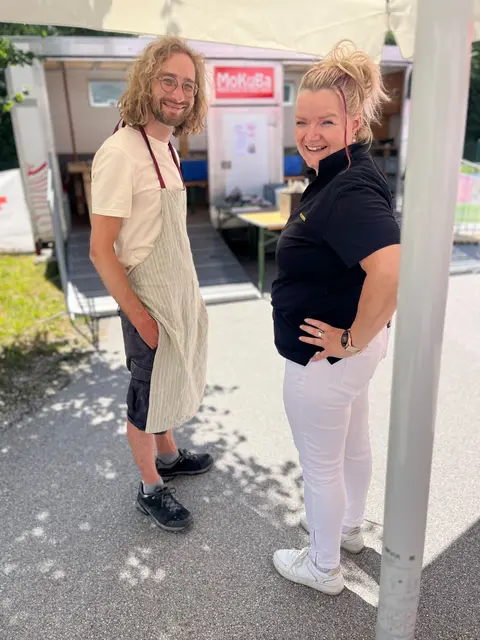 Projektleiter Felix Igler (links) mit Sabine Schröter (Betreutes Wohnen Puch) | Foto: Rotes Kreuz Salzburg