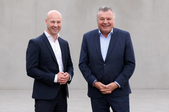 Vizebürgermeister Martin Hajart (ÖVP) und Landesrat Günther Steinkellner (FPÖ). | Foto: Land OÖ/Daniel Kauder
