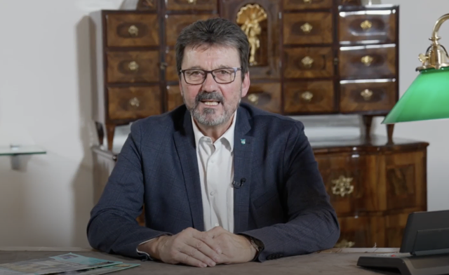Bürgermeister Gerhard Lentschig erklärt gegenüber MeinBezirk Horn: „Corona-bedingt sind wir ein wenig hinten nach." | Foto: Regionalmedien