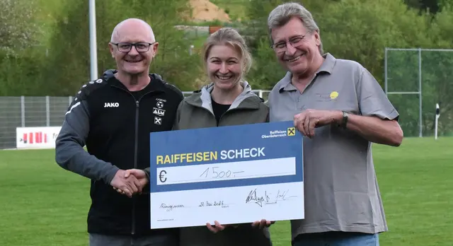 Nachwuchsleiter Gerald Steiner (l.) mit Natalie und Konrad Frühwirth | Foto: Wiesinger