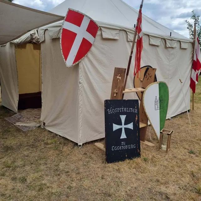 Im Schlosspark sorgten Marktstände mit historischen Waren, Vorführungen und Musik für eine stimmungsvolle Kulisse. | Foto: Privat
