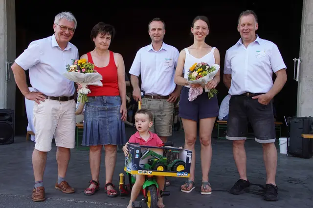 GF Josef Voraberger, Lisi, Martin und Anna Zöbl Obmann Helmut Silber Sohn Georg. | Foto: Hausrucköl