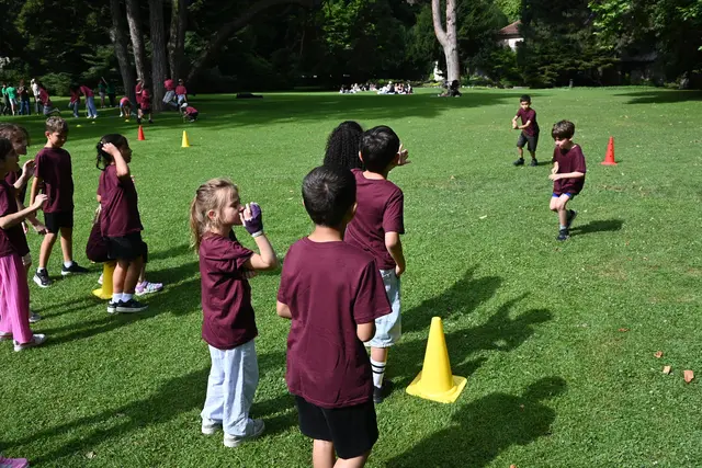Allerlei Spiele standen den Klassen zur Verfügung. Hier beim "Eierlaufen". | Foto: Königer