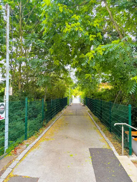Die Brücke heute mit Blick in Richtung JUFA-Hotel. | Foto: Josi Thaller